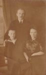 Roedolf Lena Hendrika met man Marinus en zoon Johannes (102).jpg
